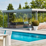 Glazen schuifwand poolhouse Vlaams-Brabant