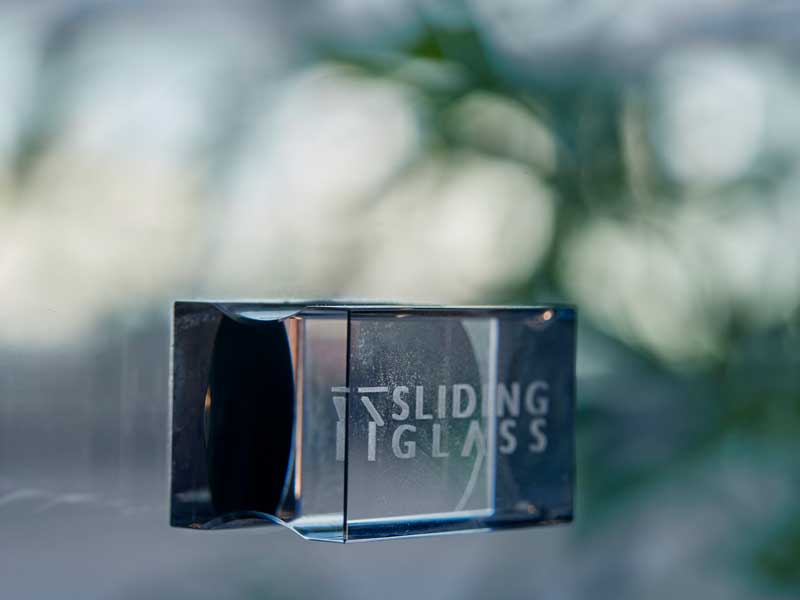 SLIDING GLASS I Glazen schuifwanden